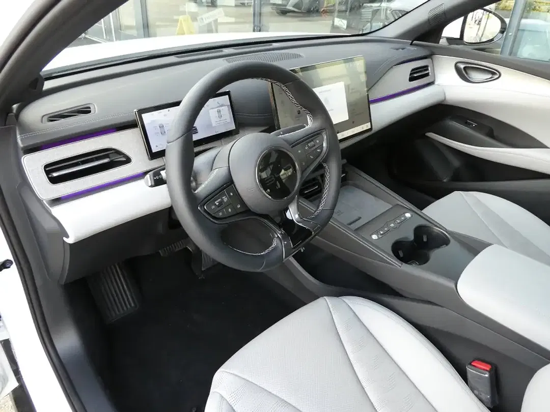 BYD Seal 6 - Thumbnail 8
