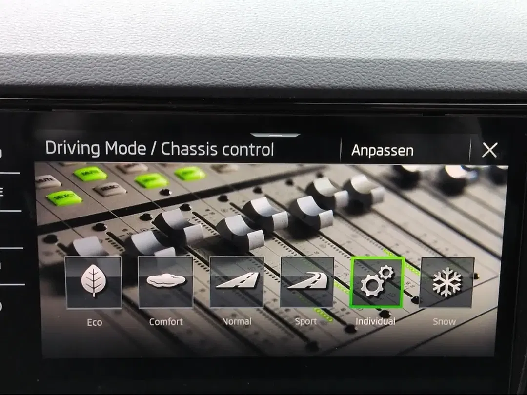 Skoda Karoq - Thumbnail 13