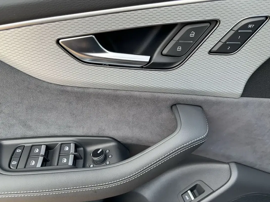 Audi Q8 - Thumbnail 12