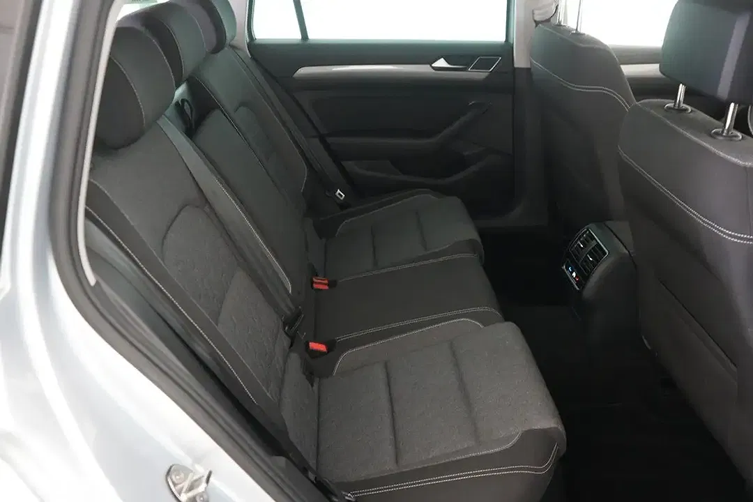 Volkswagen Passat Variant - Thumbnail 10