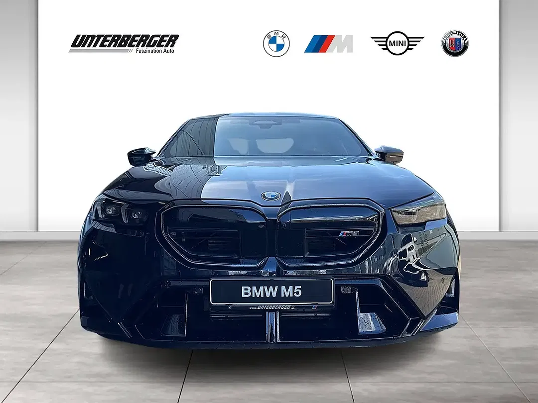 BMW M5 - Thumbnail 2
