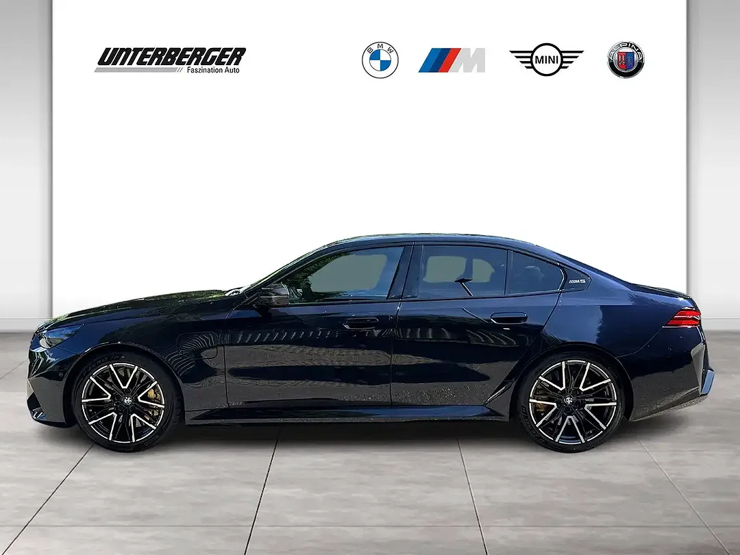 BMW M5 - Thumbnail 3