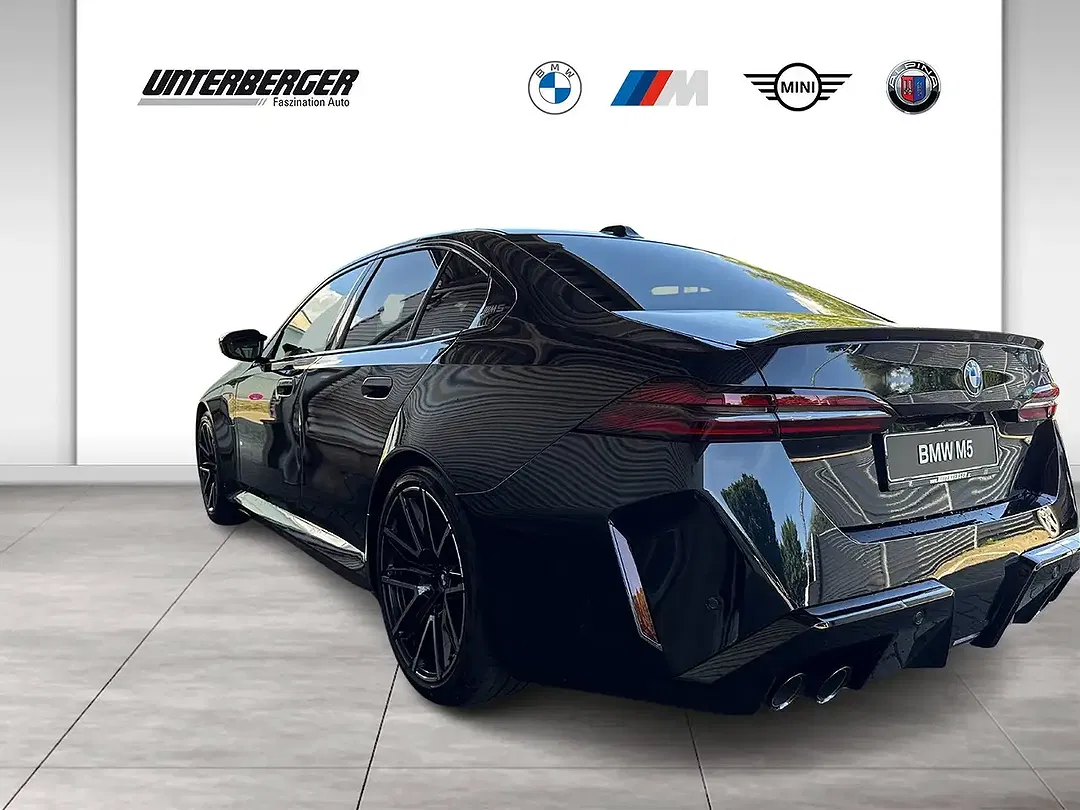 BMW M5 - Thumbnail 4