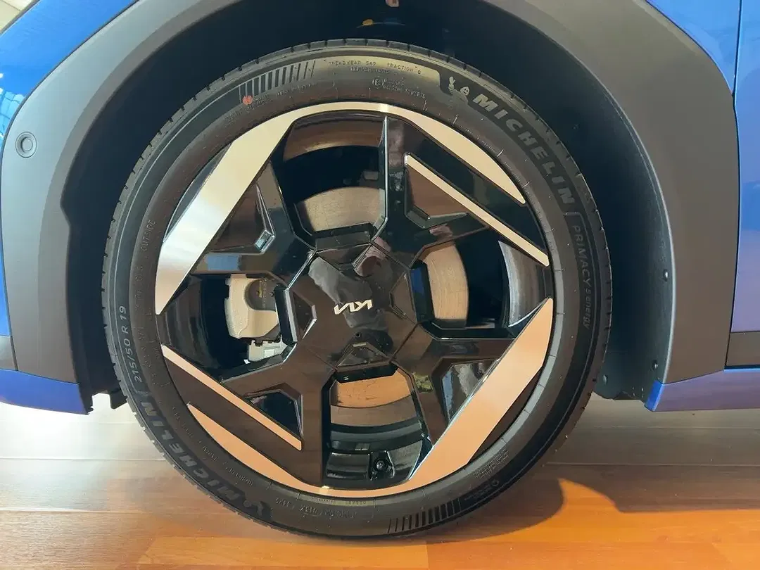 Kia EV4 - Thumbnail 12