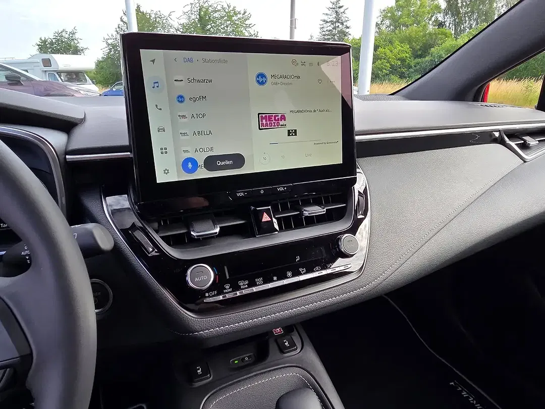 Toyota Corolla - Thumbnail 11
