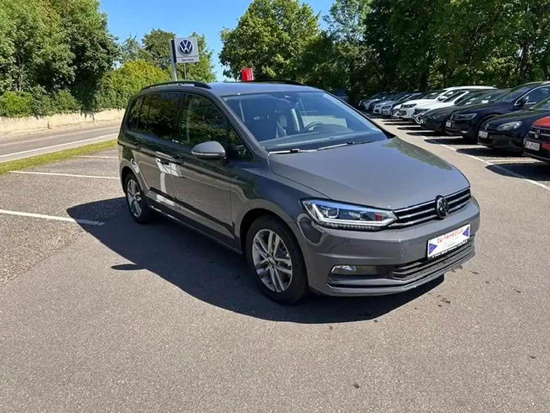 Volkswagen Touran - Thumbnail 2