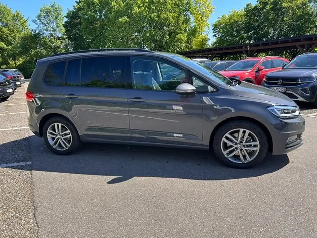 Volkswagen Touran - Thumbnail 3