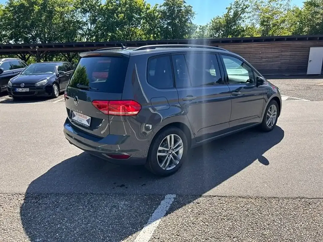 Volkswagen Touran - Thumbnail 4