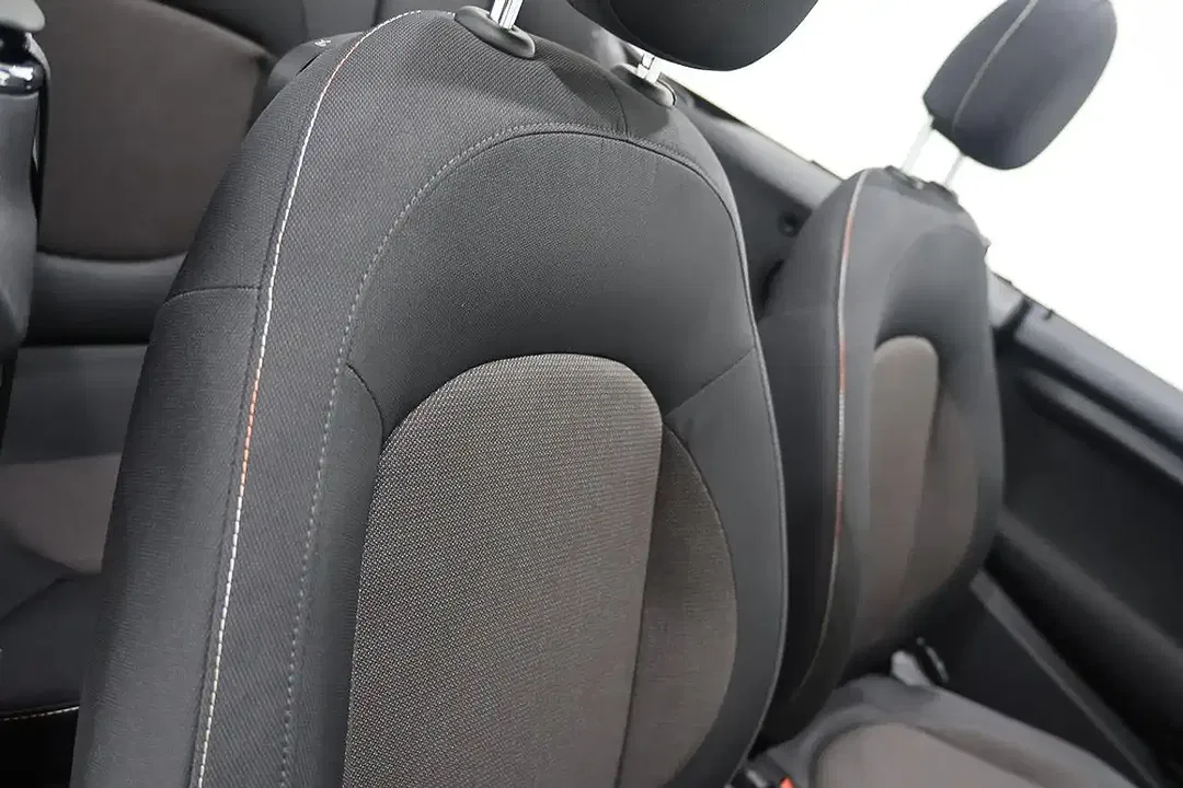 MINI One Cabrio - Thumbnail 9