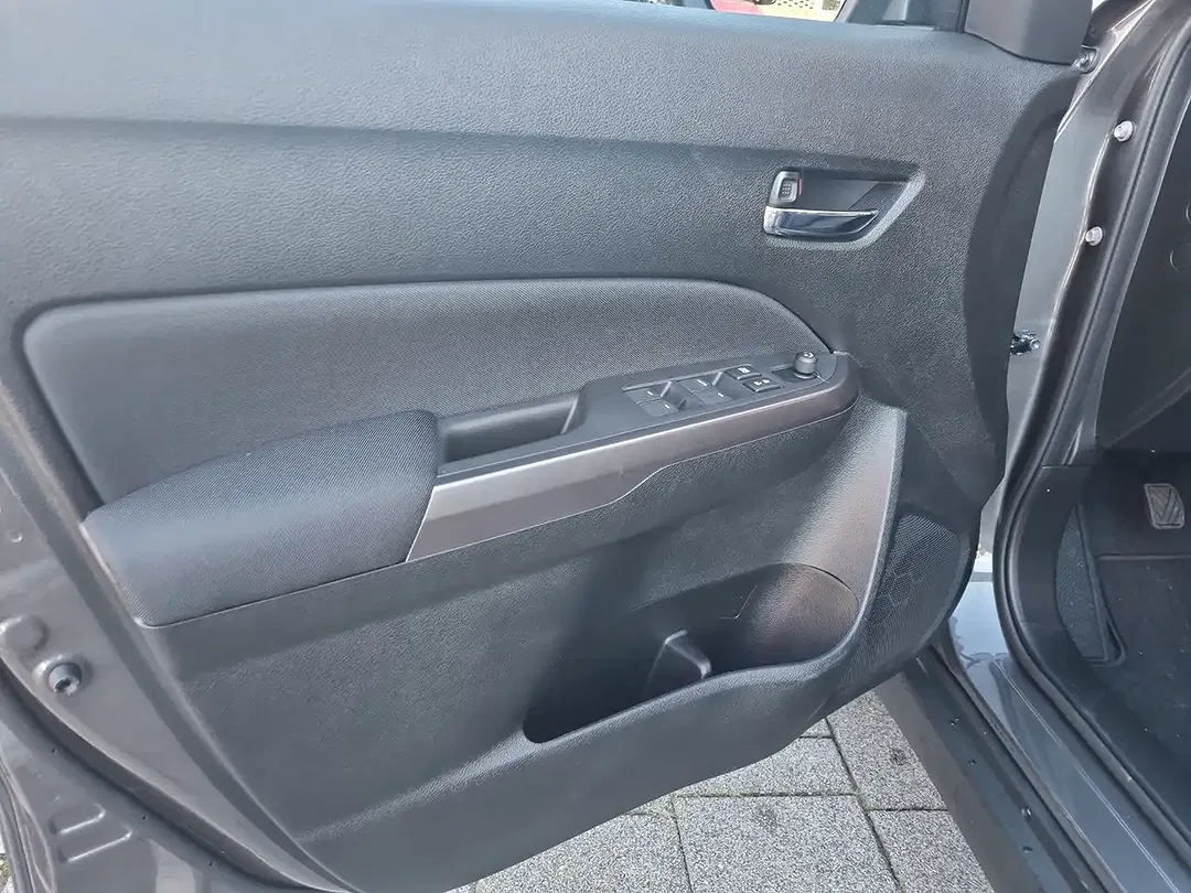 Suzuki Vitara - Thumbnail 23