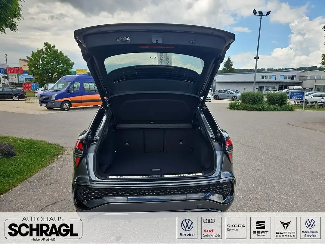 Audi Q3 - Thumbnail 16