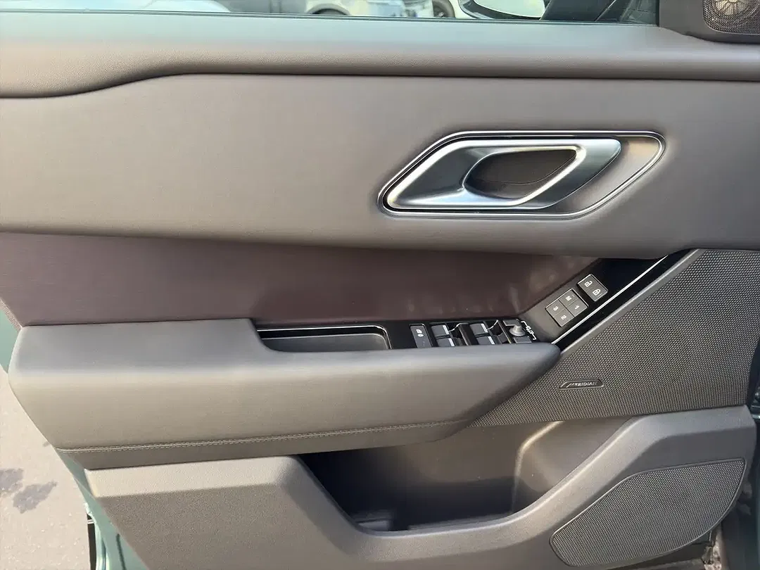 Land Rover Range Rover Velar - Thumbnail 12