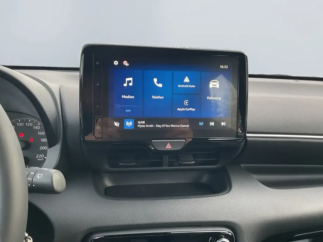Toyota Yaris - Thumbnail 12