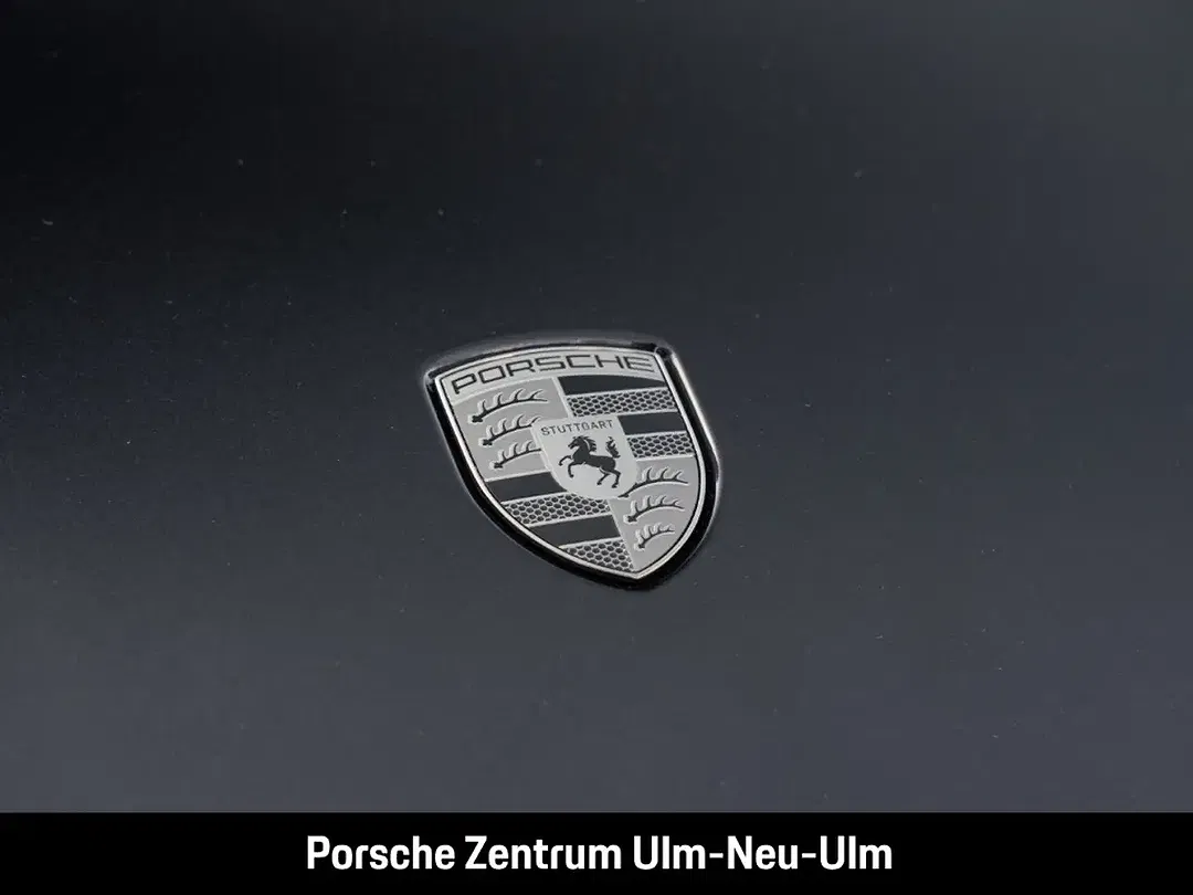 Porsche Taycan - Thumbnail 13