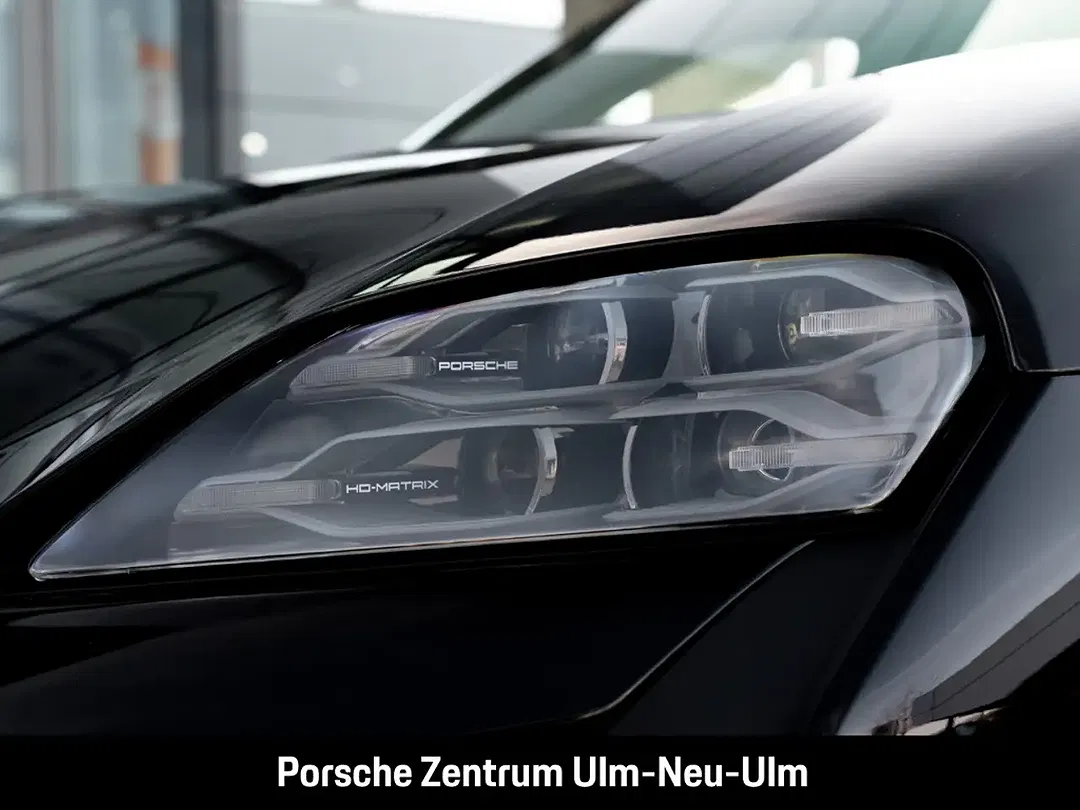 Porsche Taycan - Thumbnail 14
