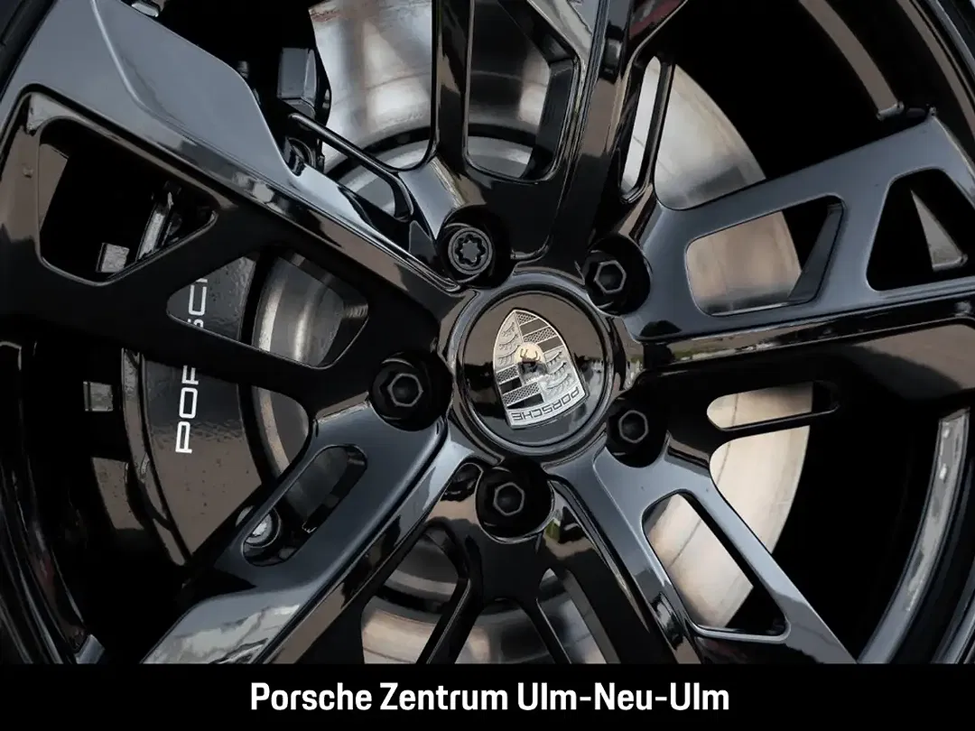 Porsche Taycan - Thumbnail 15