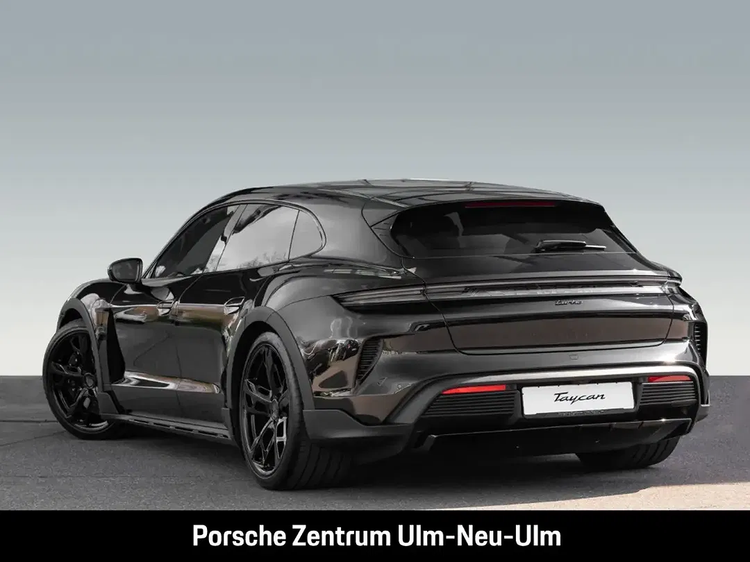 Porsche Taycan - Thumbnail 3