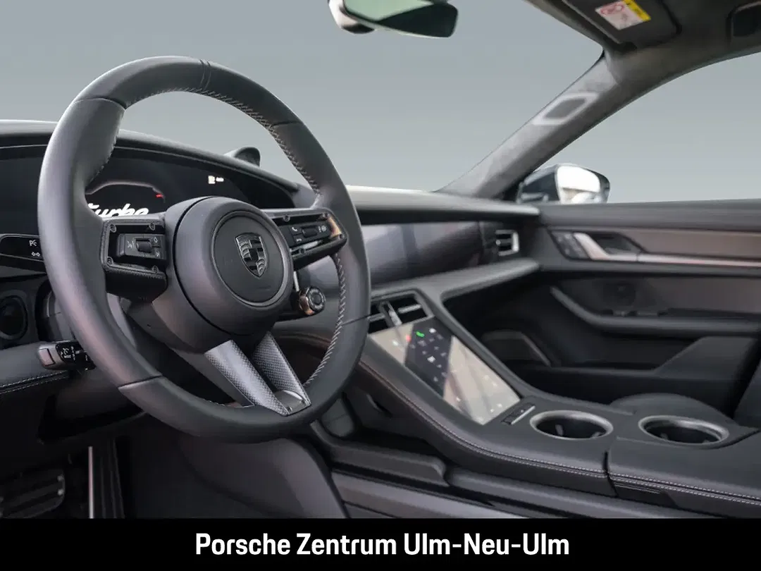 Porsche Taycan - Thumbnail 4