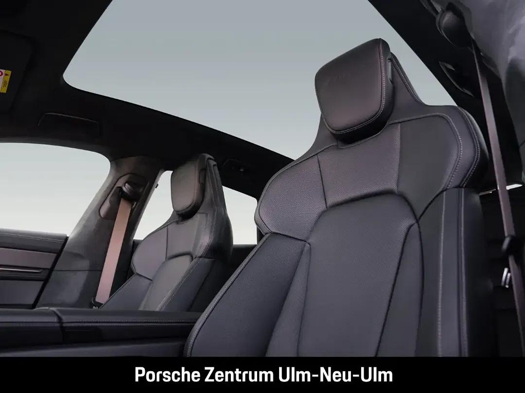 Porsche Taycan - Thumbnail 5