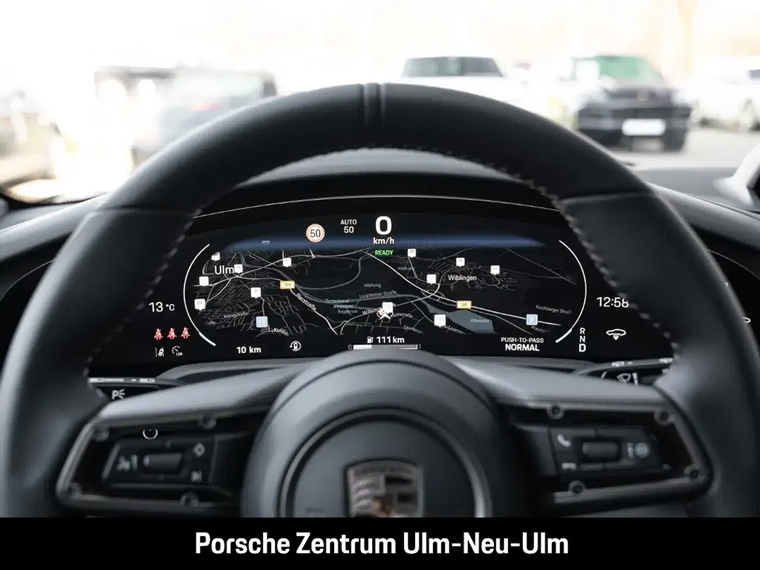 Porsche Taycan - Thumbnail 6