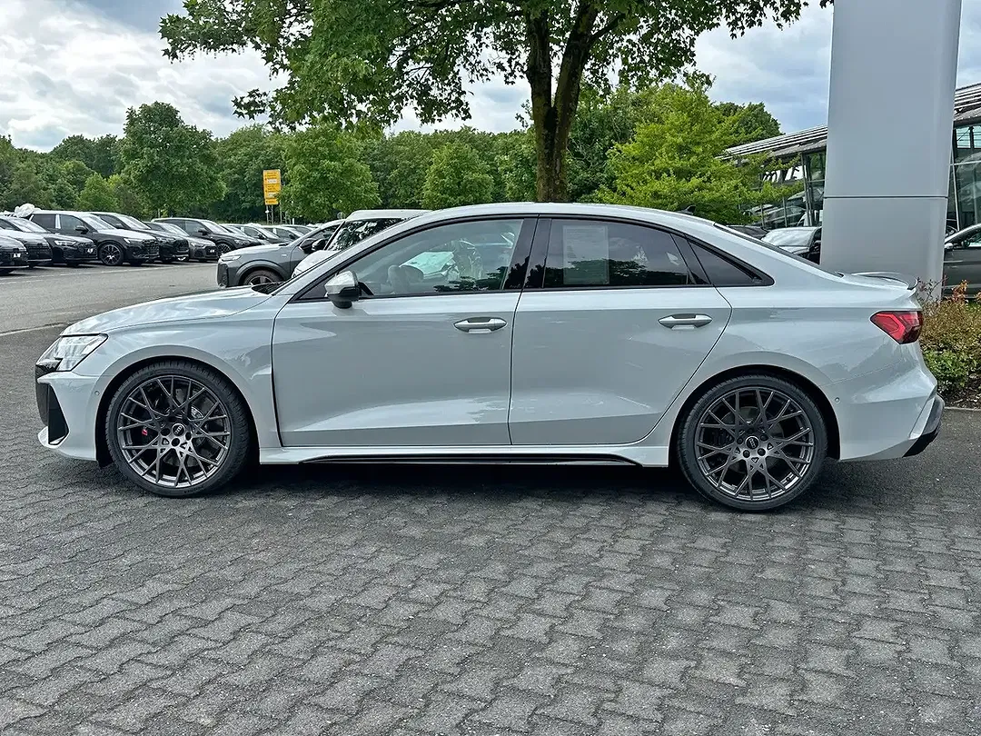 Audi RS3 - Thumbnail 5