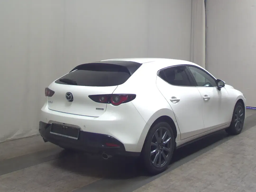 Mazda 3 - Thumbnail 3