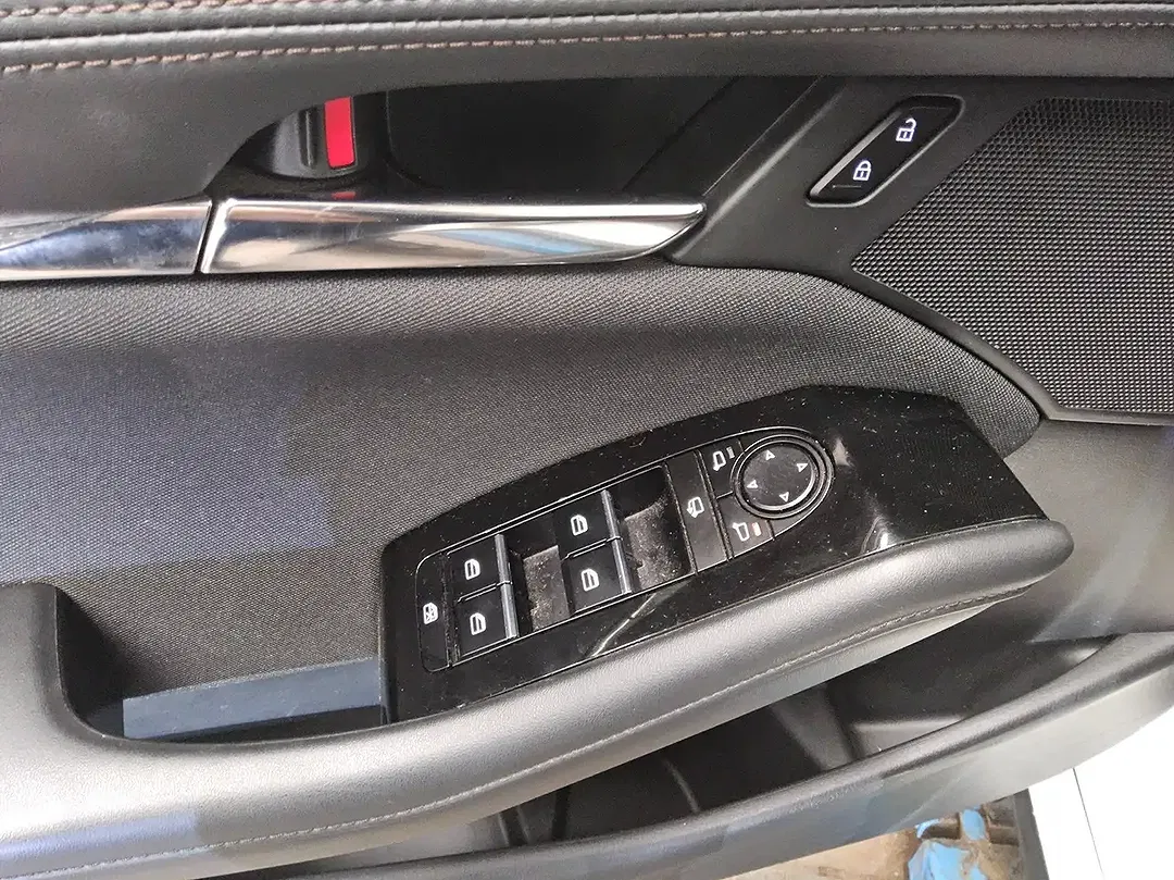 Mazda 3 - Thumbnail 8