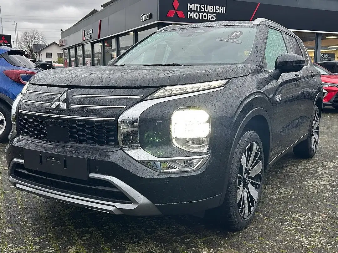 Mitsubishi Outlander - Thumbnail 1