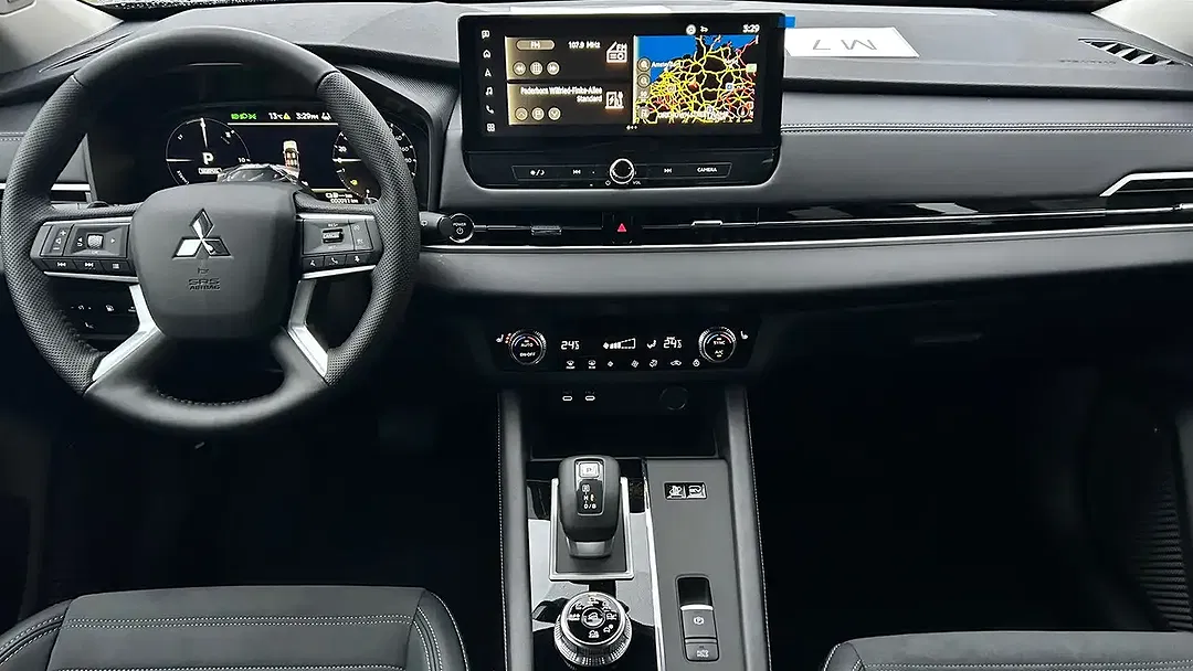 Mitsubishi Outlander - Thumbnail 11