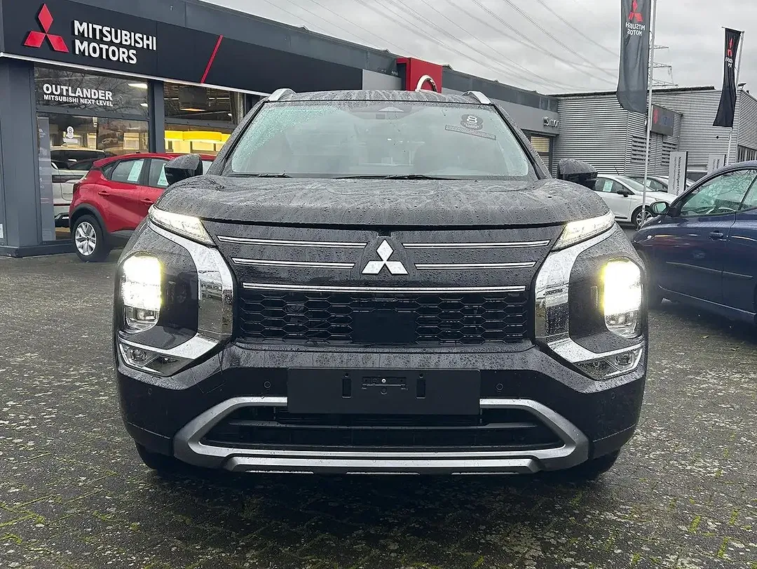 Mitsubishi Outlander - Thumbnail 2