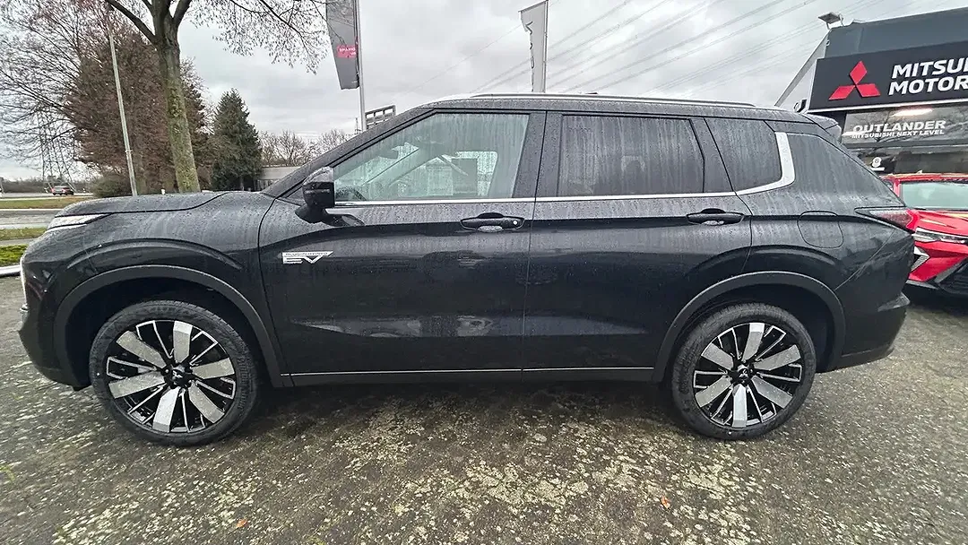 Mitsubishi Outlander - Thumbnail 4