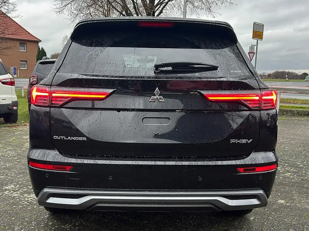 Mitsubishi Outlander - Thumbnail 6