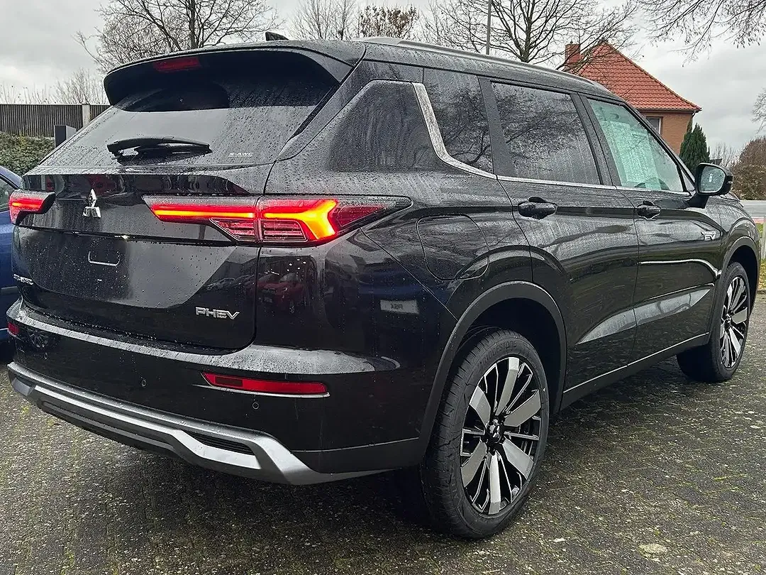 Mitsubishi Outlander - Thumbnail 7