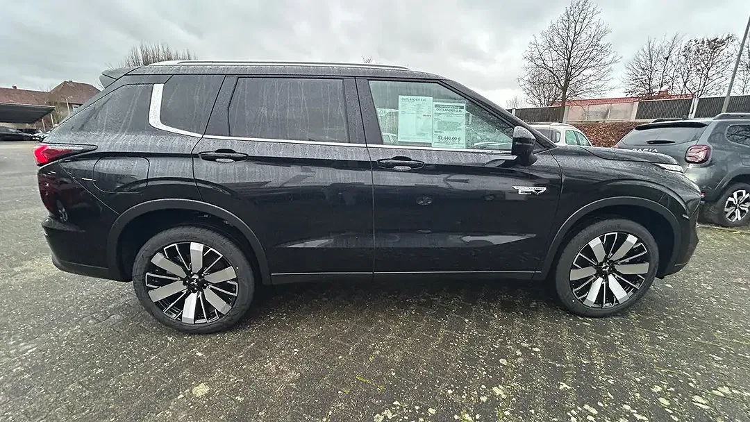 Mitsubishi Outlander - Thumbnail 8