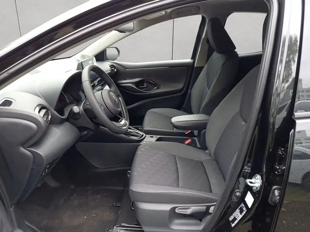 Toyota Yaris - Thumbnail 9