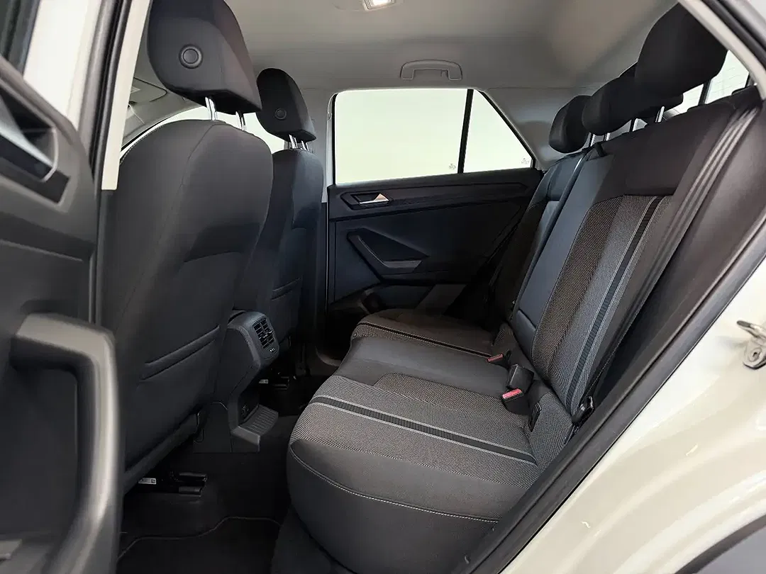 Volkswagen T-Roc - Thumbnail 13