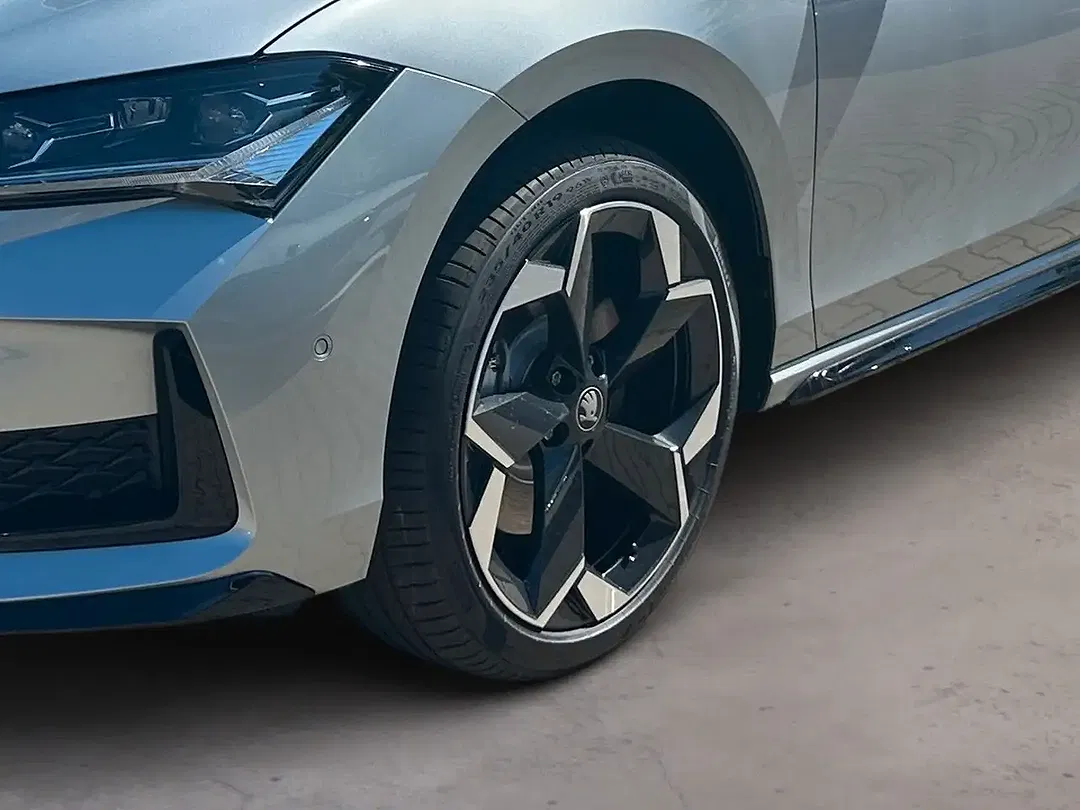 Skoda Superb - Thumbnail 9