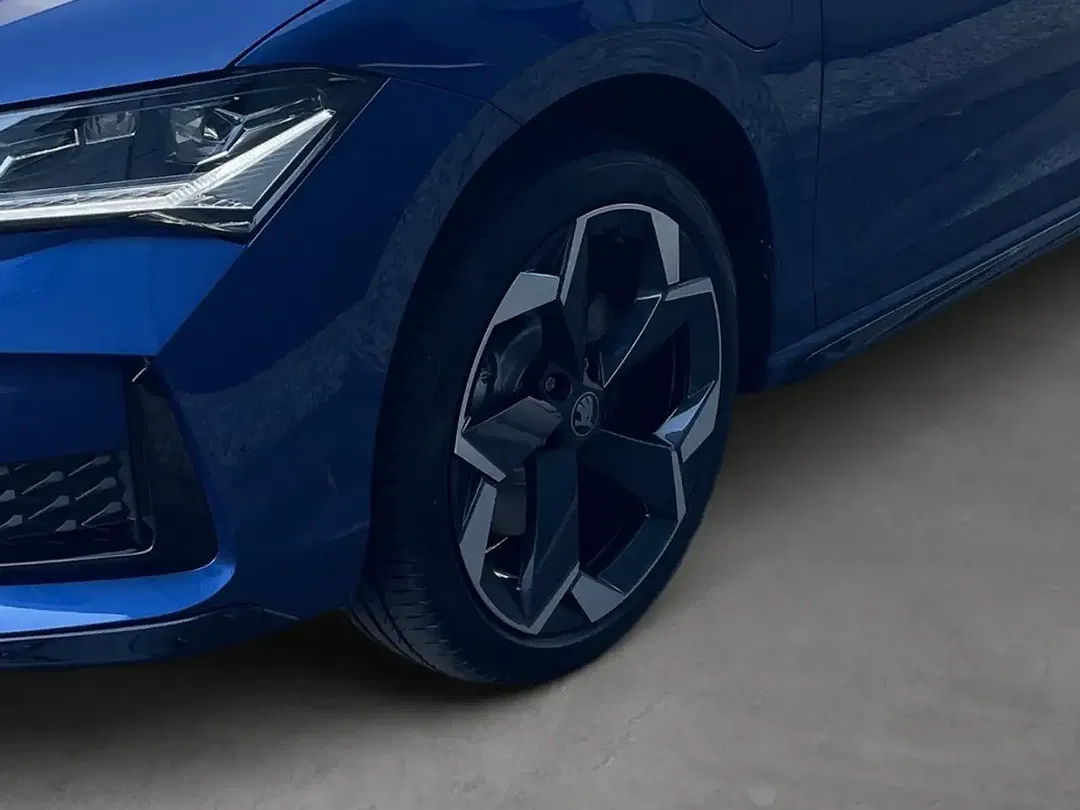 Skoda Superb - Thumbnail 6