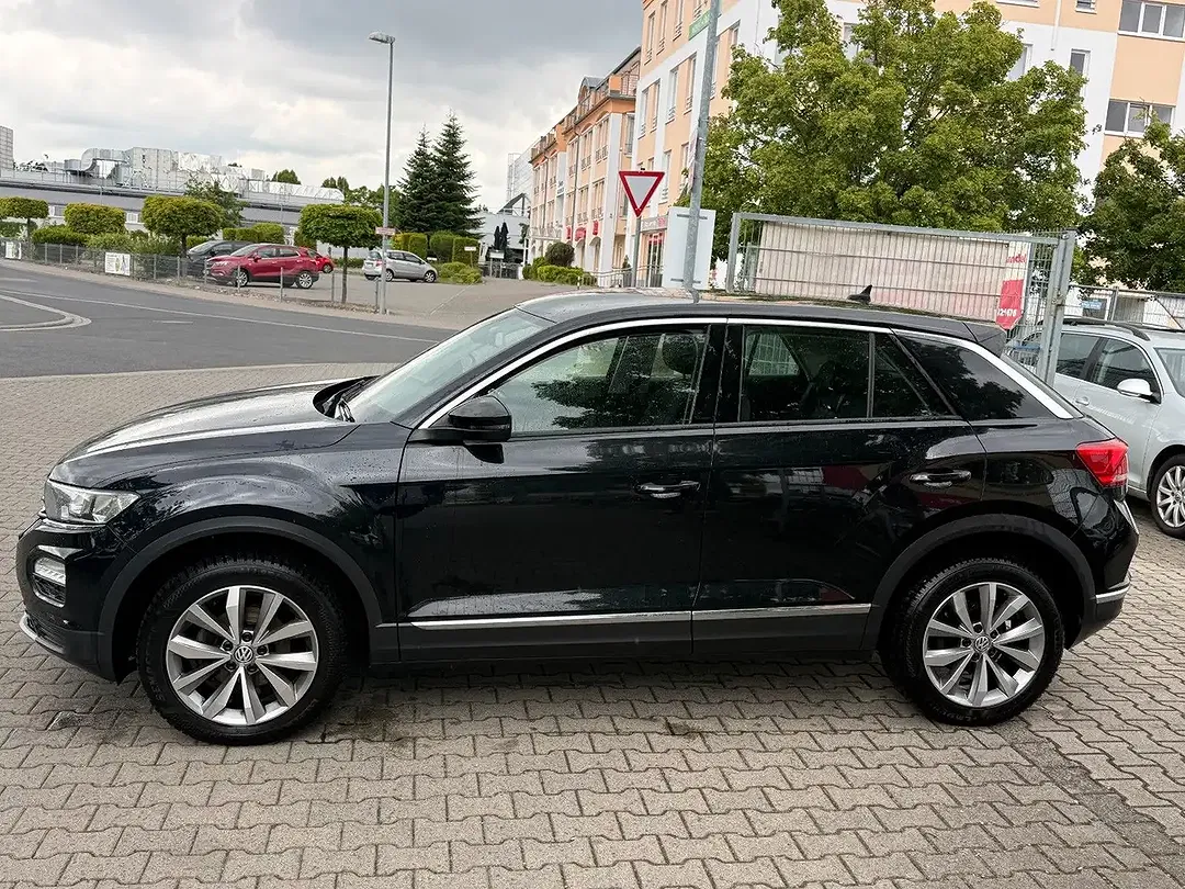 Volkswagen T-Roc - Thumbnail 4