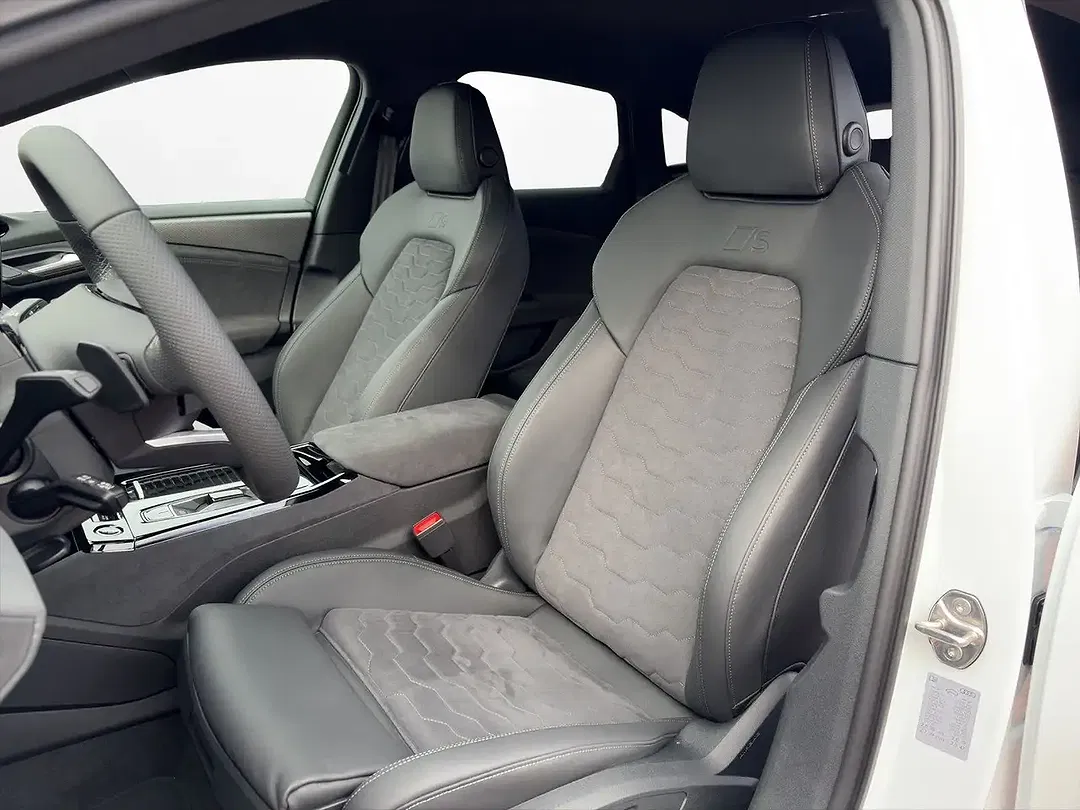 Audi A6 e-tron - Thumbnail 12