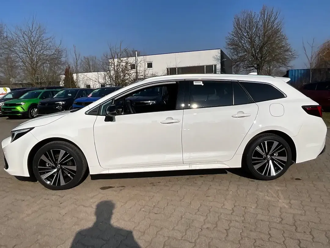 Toyota Corolla - Thumbnail 4