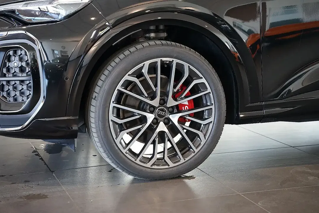 Audi SQ5 - Thumbnail 6