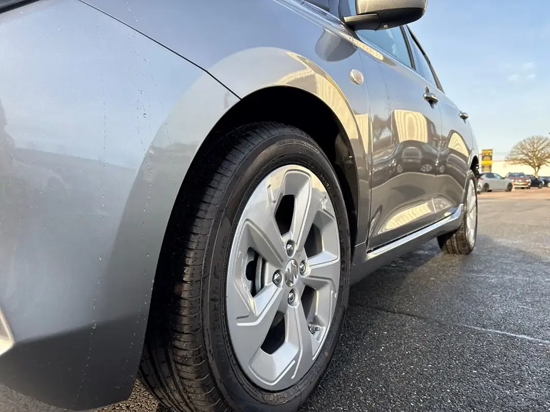Suzuki Swift - Thumbnail 7