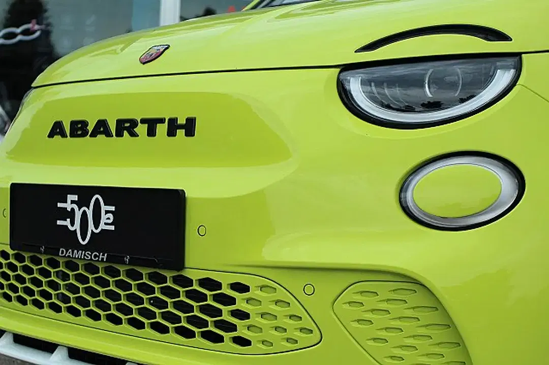 Abarth 500e - Thumbnail 9