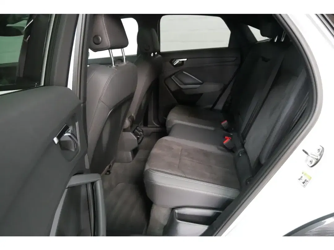 Audi Q3 - Thumbnail 10