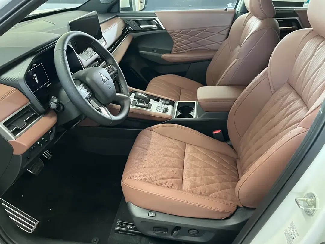 Mitsubishi Outlander - Thumbnail 10