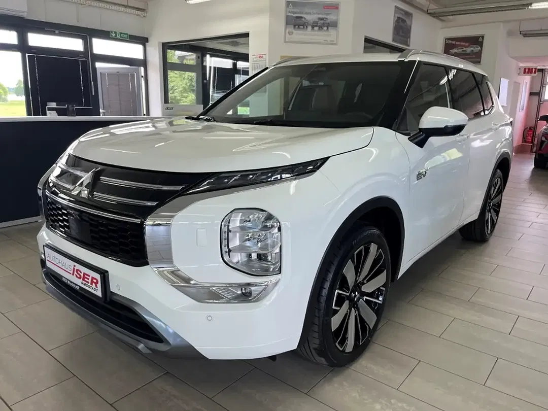 Mitsubishi Outlander - Thumbnail 1