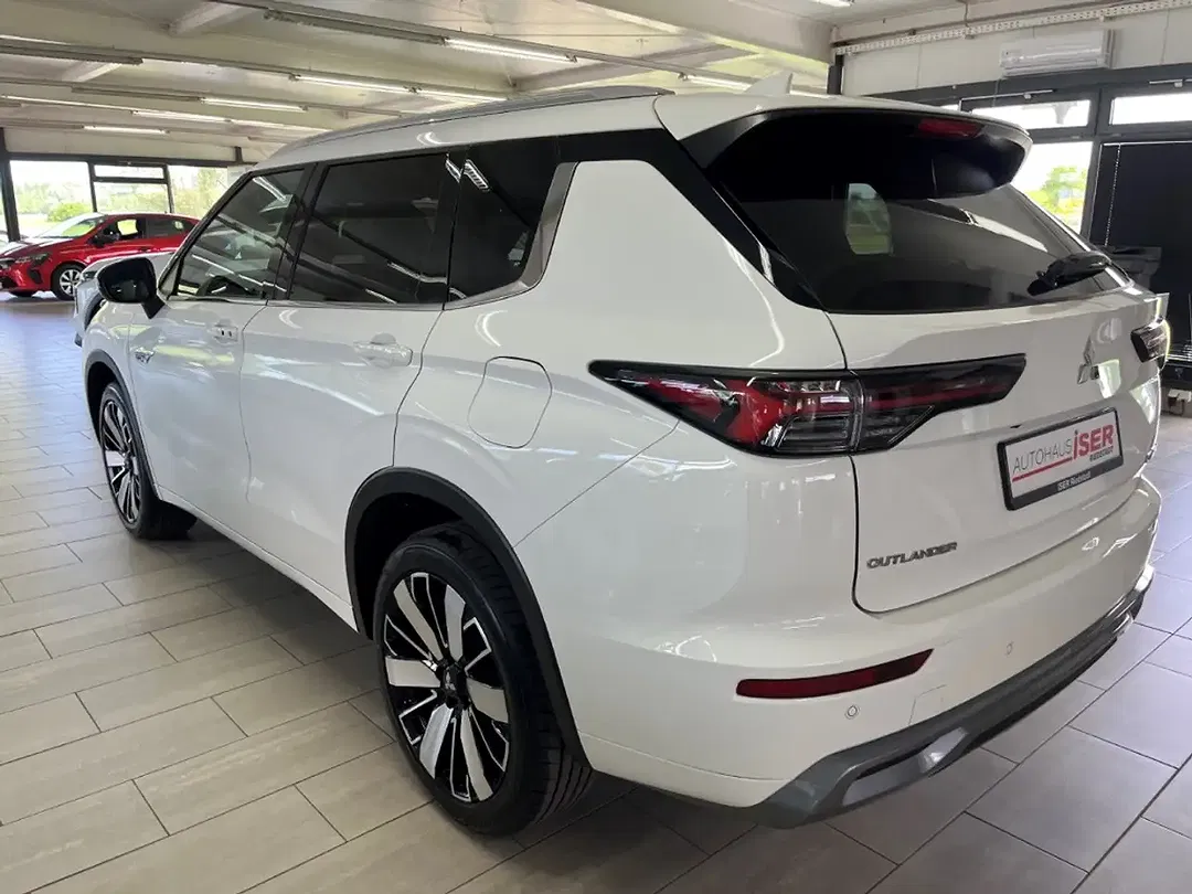 Mitsubishi Outlander - Thumbnail 8