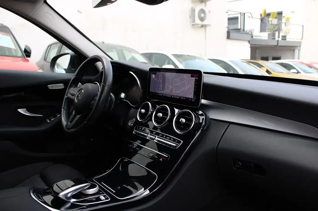 Mercedes-Benz C 300 - Thumbnail 12