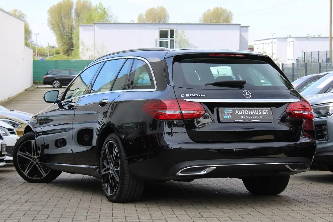 Mercedes-Benz C 300 - Thumbnail 2